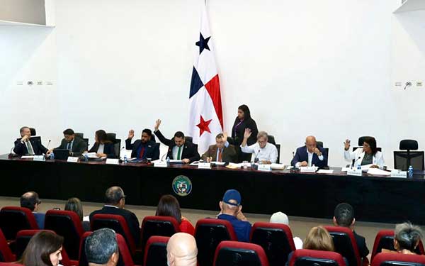 A segundo debate proyecto que beneficia a usuarios del servicio de energía eléctrica