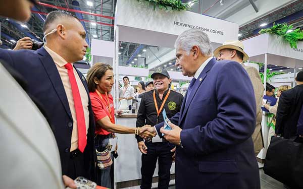 Casas y escuelas afectadas por sismo serán reconstruidas, y pequeñas empresas y sector turístico recibirán apoyo del gobierno, afirmó Mulino