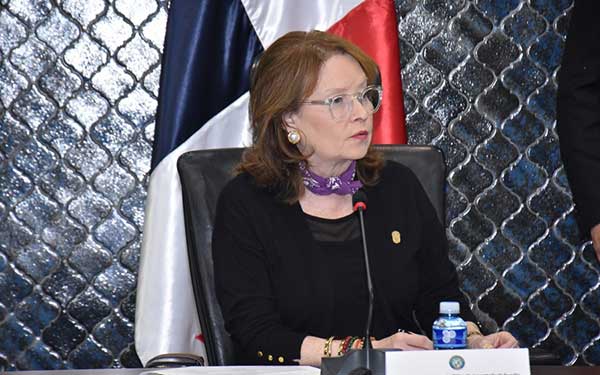 Comisión de la Mujer recibe informe sobre pensión alimenticia y atiende a docentes separados por huelga