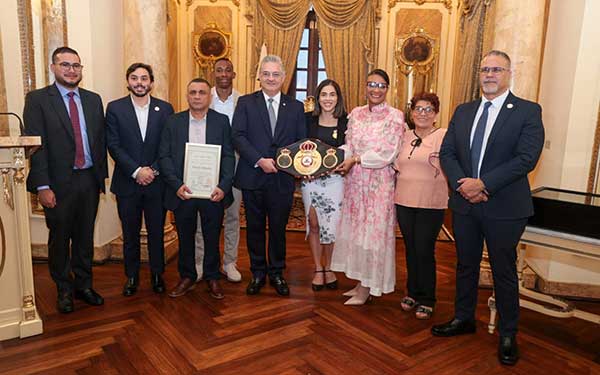Gobierno Nacional entrega reconocimiento a Nataly Delgado, campeona mundial supermosca de la AMB