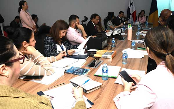 Inician consultas sobre plan de retiro voluntario para servidores públicos