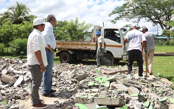Jované inspecciona inicio de construcción de primera vivienda en Herrera que colapsó por sismo