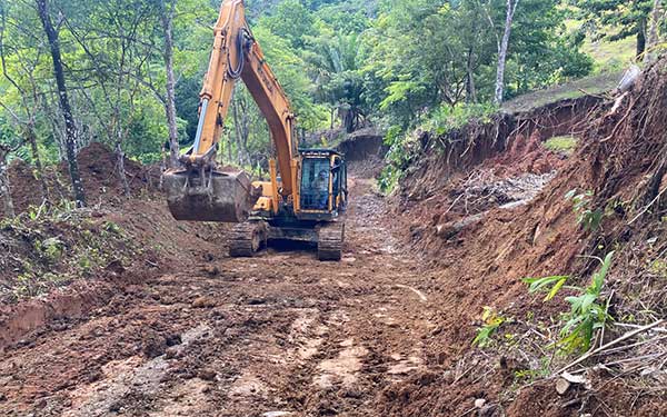 MOP atiende deslave en la vía Ambrolla para restablecer la conectividad con Unión Santeña, Panamá Este