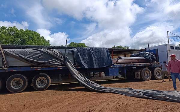 Miviot inicia reconstrucción de 20 viviendas en La Colorada de Los Santos, llegan materiales