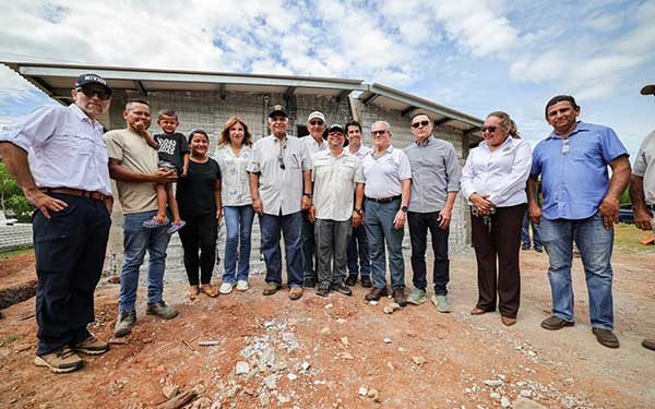 Mulino hace realidad promesa de una casa nueva a familia que perdió su hogar durante el sismo en Herrera