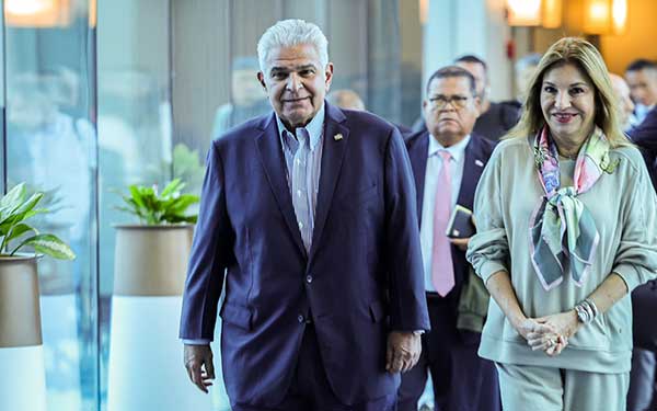 Mulino llega a Singapur en búsqueda del fortalecimiento bilateral, promoción de proyectos logísticos y marina mercante