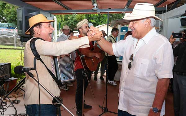 Presidente Mulino participa en el Festival Nacional de la Mejorana en Guararé