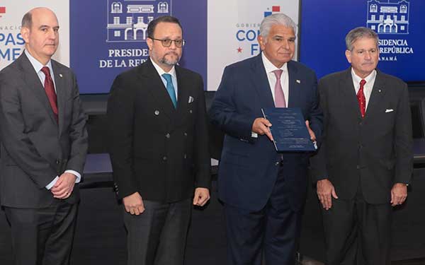 Presidente Mulino recibe informe final sobre mina Cobre Panamá