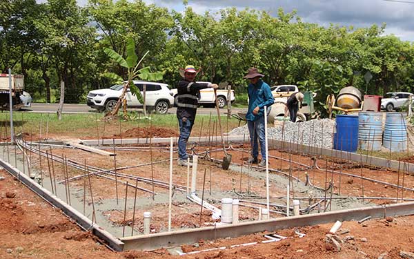 Realizan trabajos de remoción de escombros para iniciar más reconstrucciones de viviendas